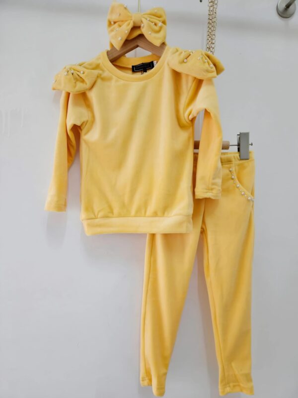 Sweater en lange broek, yellow