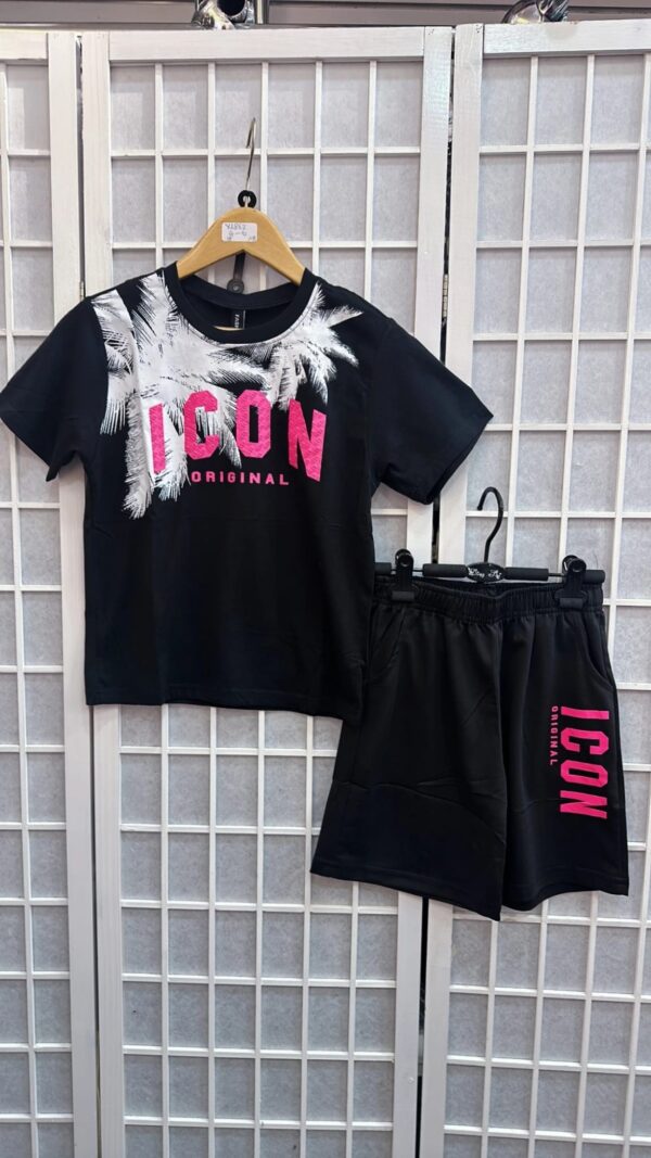 Icon original, zwart shirt zwarte broek
