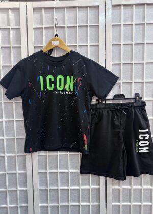 Icon original, donkerblauw shirt, zwarte broek
