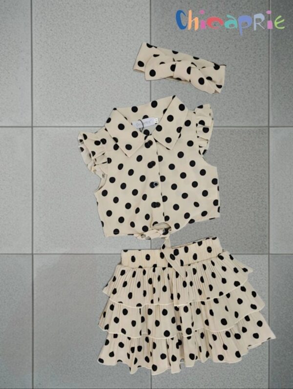 Chicaprie, shirt, rokje wit met stippels